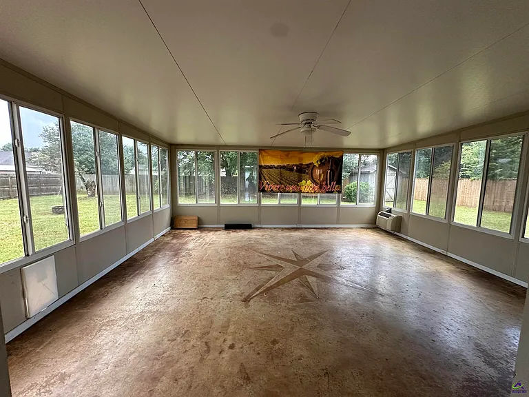 225 Autumn Woods Dr — Photo 4