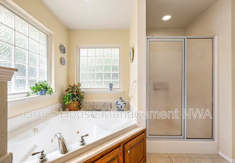 28 Latshaw Dr — Photo 13