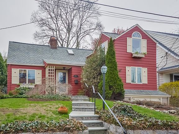 2nd image of 39 Oak Ave