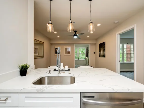 2227-3315 Wyndham Cir #2227, Alexandria, VA 22302