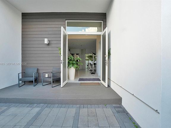 5th image of 10055 NW 77th St