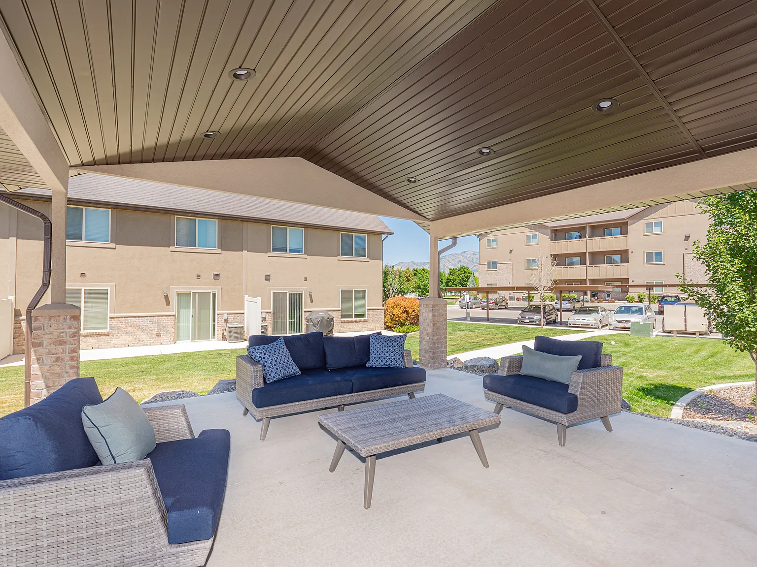 Logan Gateway Apartments — Photo 4