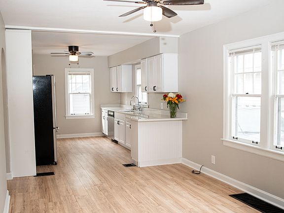 4th image of 917 Bowditch Ave