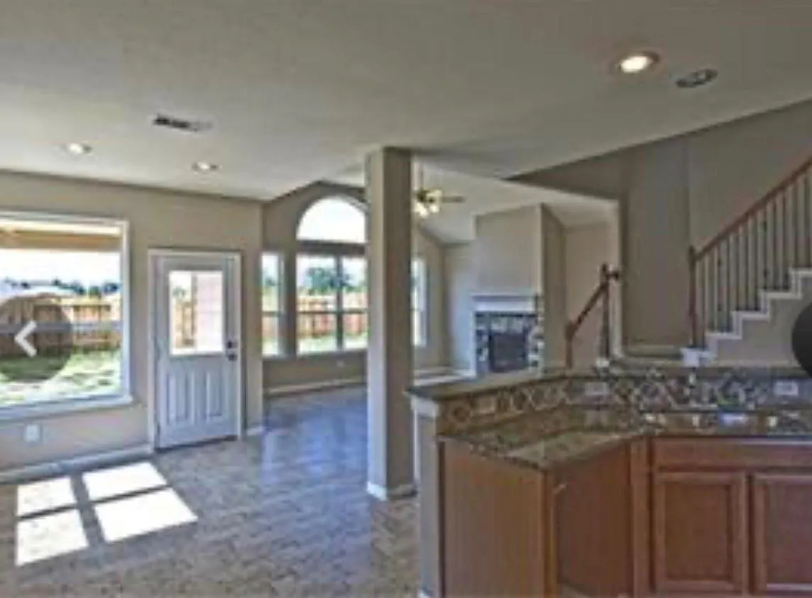 4 bed, 2.5 bath, 2542 sqft, $2,500 — Photo 3