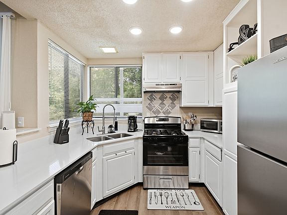 3rd image of 2324 W Newton St