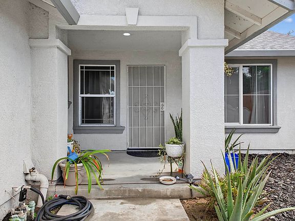 4th image of 1740 Denver St