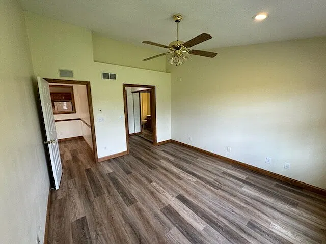 5 bed, 2.0 bath, 2900 sqft, $1,850 — Photo 4