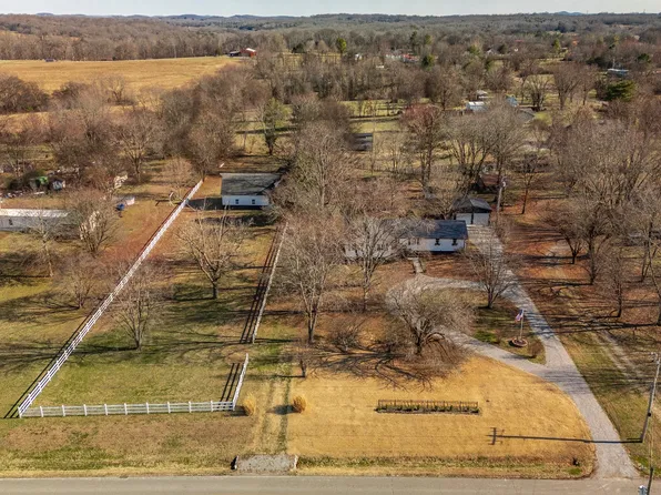 895 Harsh Ln, Castalian Springs, TN 37031