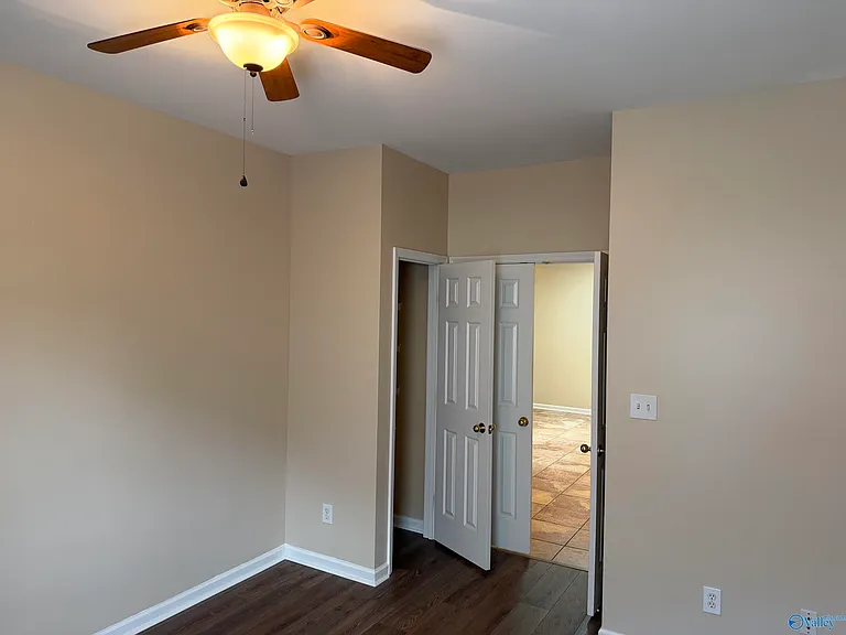 139 Canterbury Dr — Photo 16