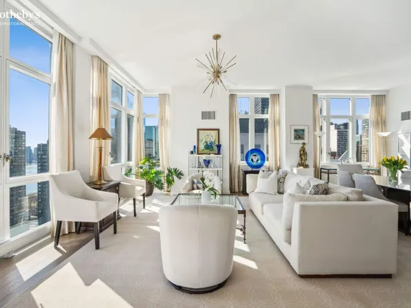 305 East 51st Street image 2 of 22