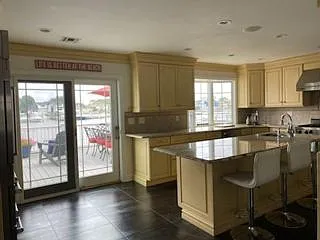 5 bed, 3.0 bath, 3101 sqft, $5,000 — Photo 4