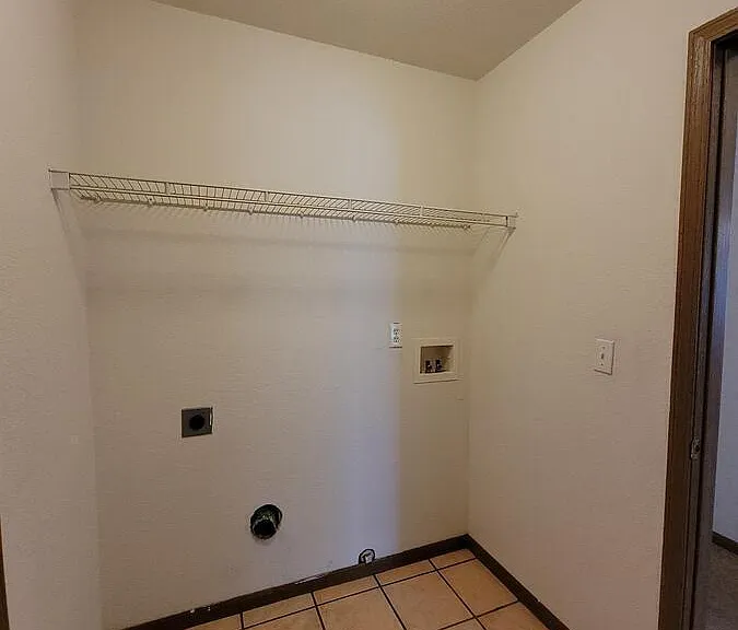 200 NW Woodbury Dr — Photo 5