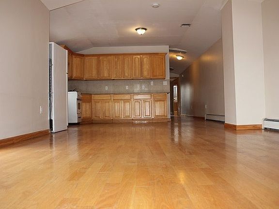 4th image of 6302 Saunders St #2FL