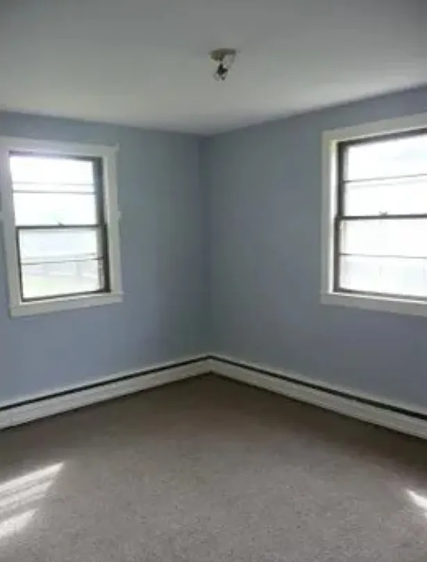 3 bed, 900 sqft, $2,000 — Photo 2