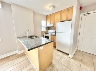 11 33rd St #208, Toronto, ON M8W3G7