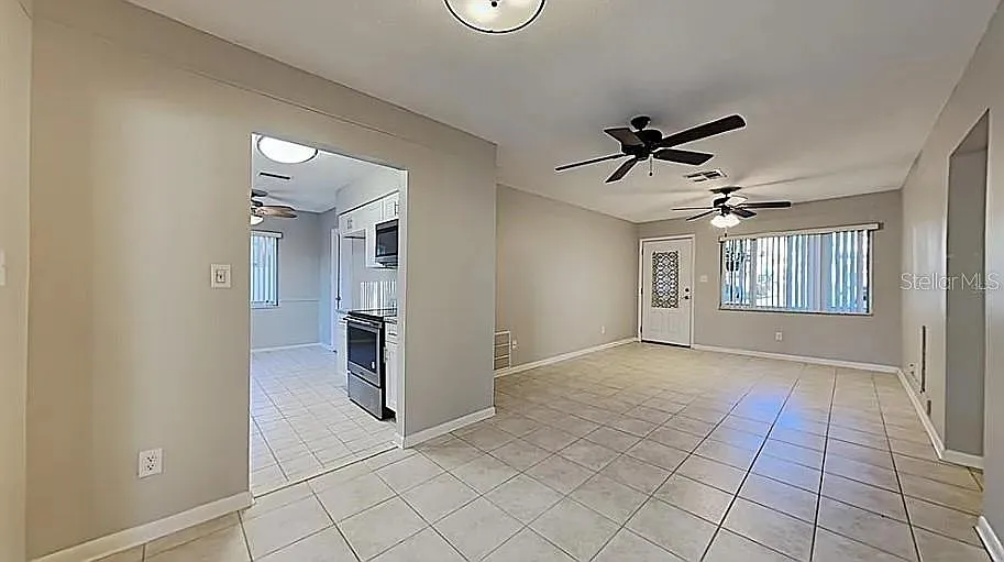 3 bed, 1005 sqft, $2,195 — Photo 3
