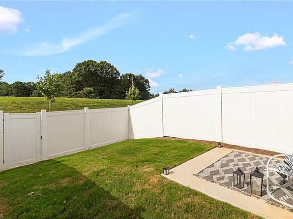 3rd image of 1196 Evelynnview Ln