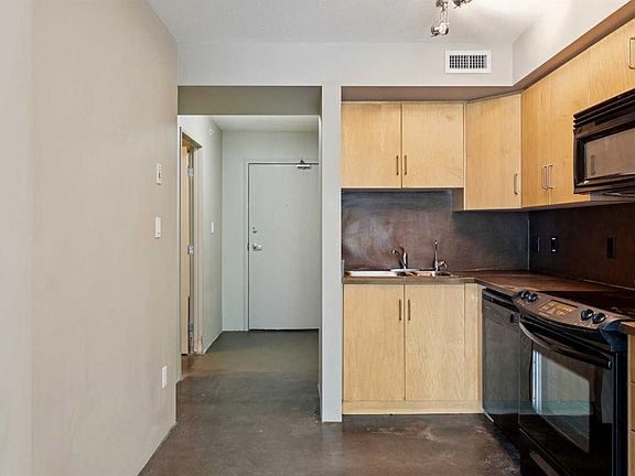2nd image of 188 SE 15th Ave SW #303