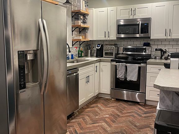 3rd image of 1420 Kirkland Ave