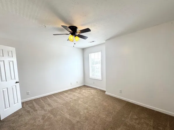 208 Waterdown Dr APT 10, Fayetteville, NC 28314