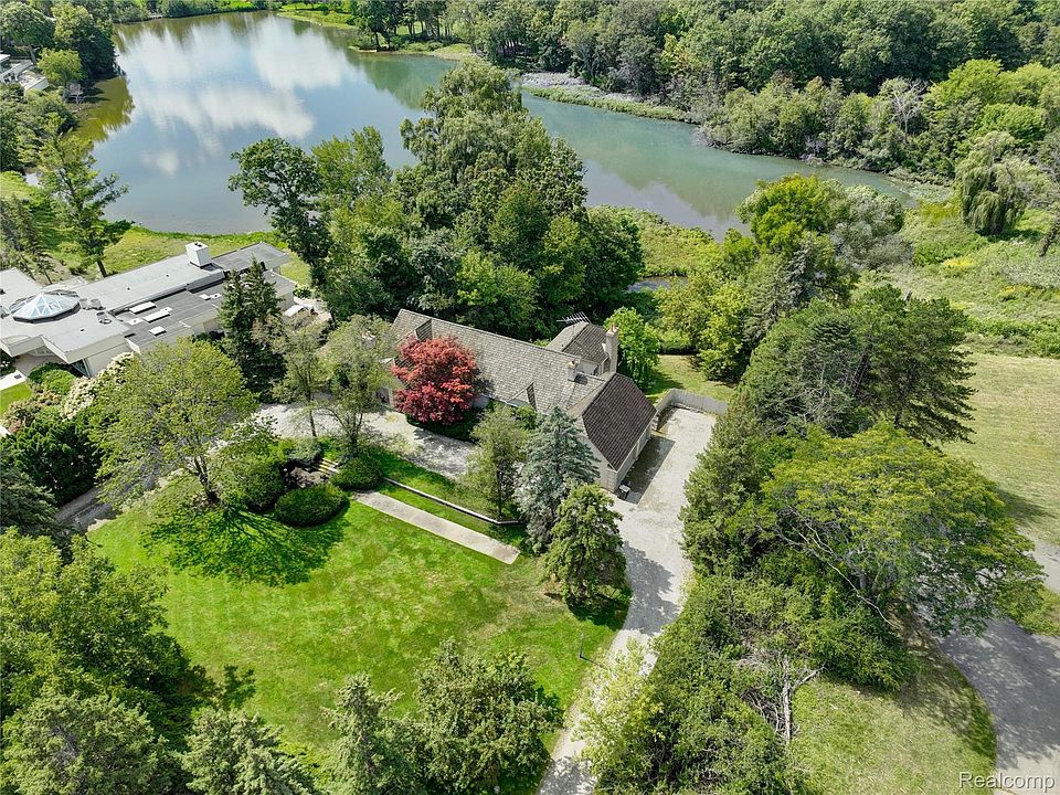 1st image of 363 Lakewood Dr