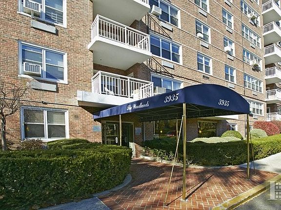 4th image of 3935 Blackstone Ave APT 11K