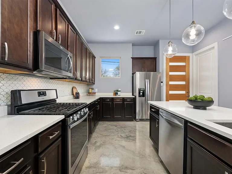 1310 Cedar Ave — Photo 10