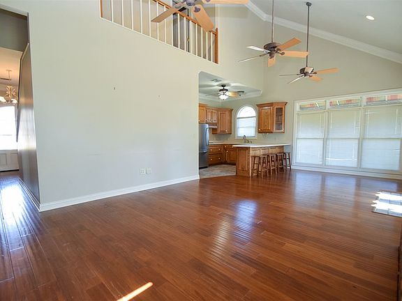 3rd image of 1005 Karen Ct