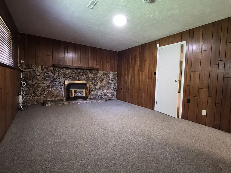 3853 Clematis Cres — Photo 23