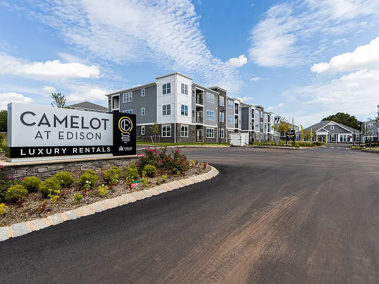 Camelot at Edison — Photo 12