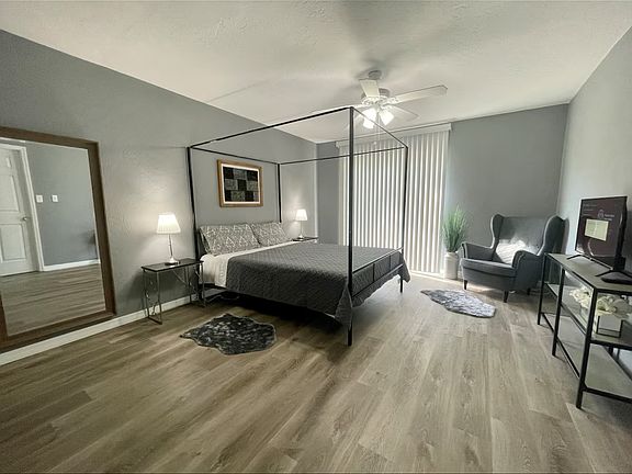 2nd image of 2922 Arlington St Unit B