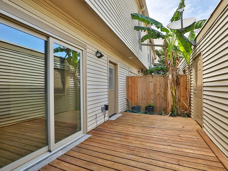 2050 Augusta Dr — Photo 29