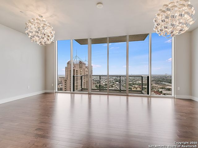 1st image of 600 E Market St