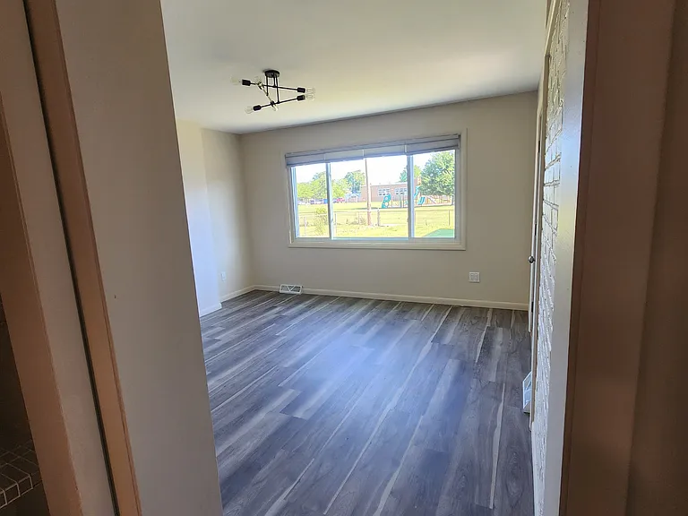 3249 N Eastmoreland Dr — Photo 6