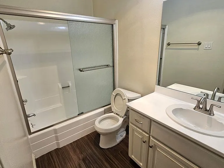 Villa Versailles Apartments — Photo 25