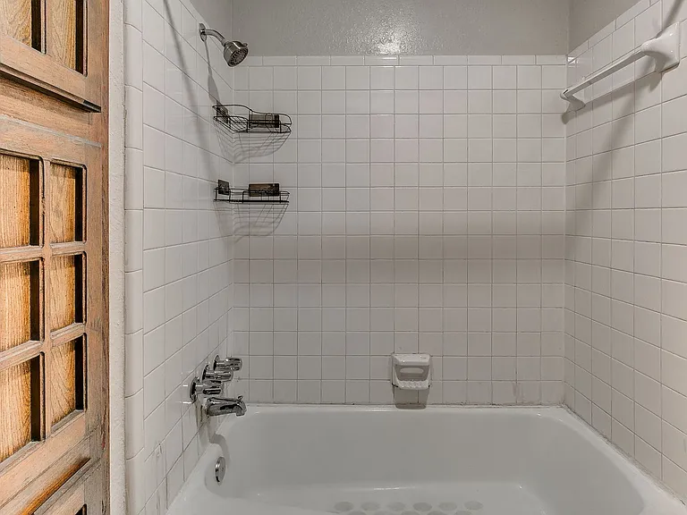 9006 N Rockwell Dr — Photo 27