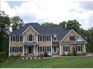 15 Livingston Rd, Collinsville, CT 06019