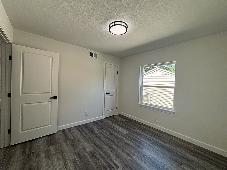 1825 Dudley St — Photo 13