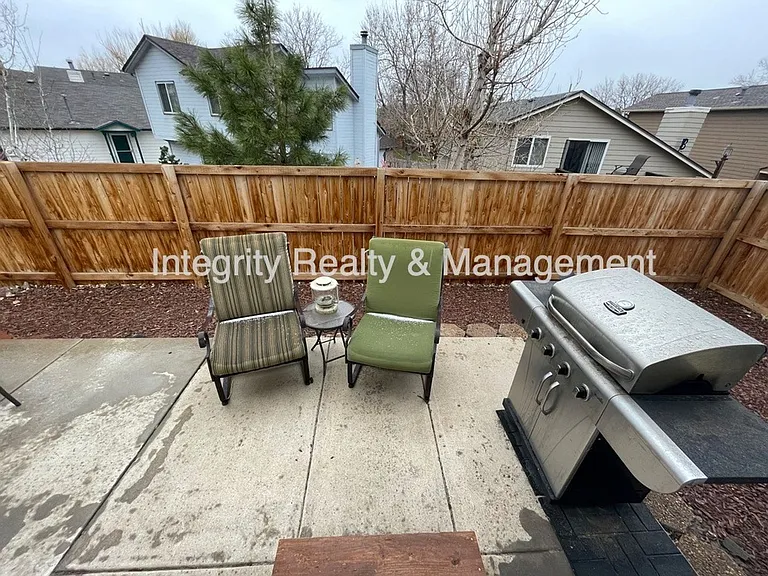 475 Chiswick Cir — Photo 40