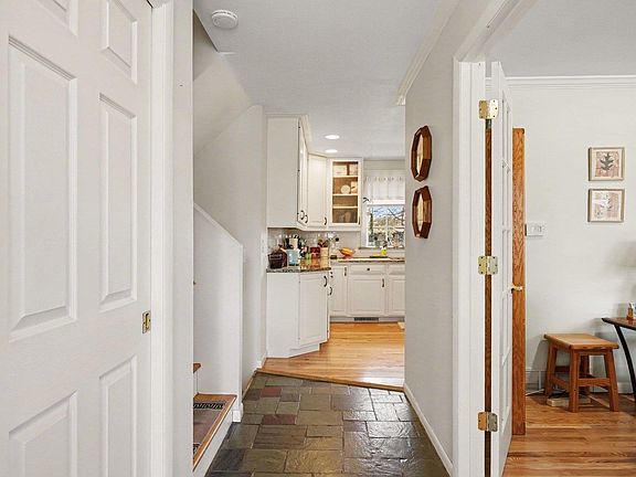 3rd image of 309 Graham St