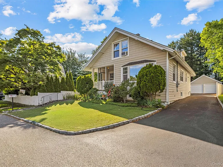 15 Pershing Ave — Photo 3