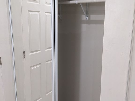 3rd image of 10313 Hawthorne Blvd #1/2