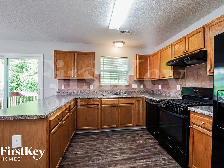 812 Silver Ct — Photo 6