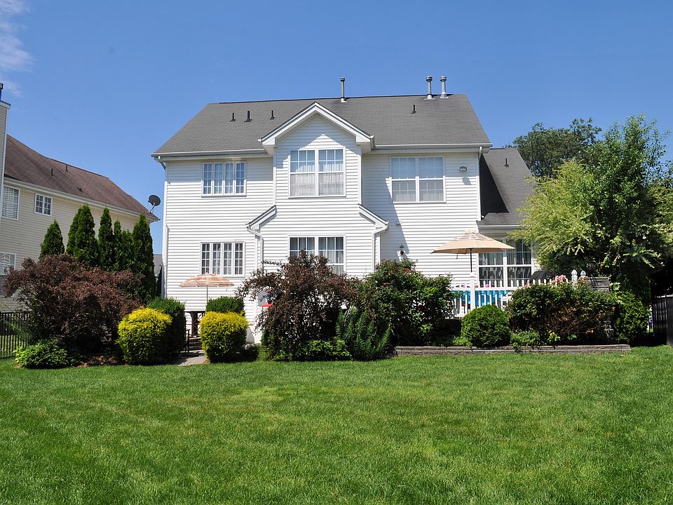 2nd image of 33 Muirfield Blvd