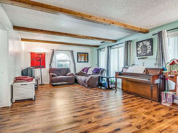 4th image of 103 Elm Crest Dr