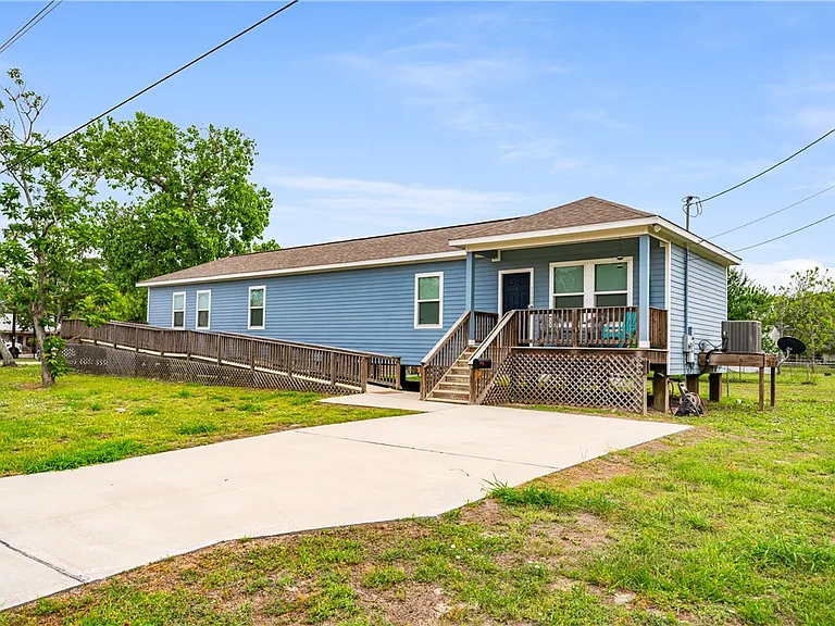 1109 W Nelson Ave — Photo 1