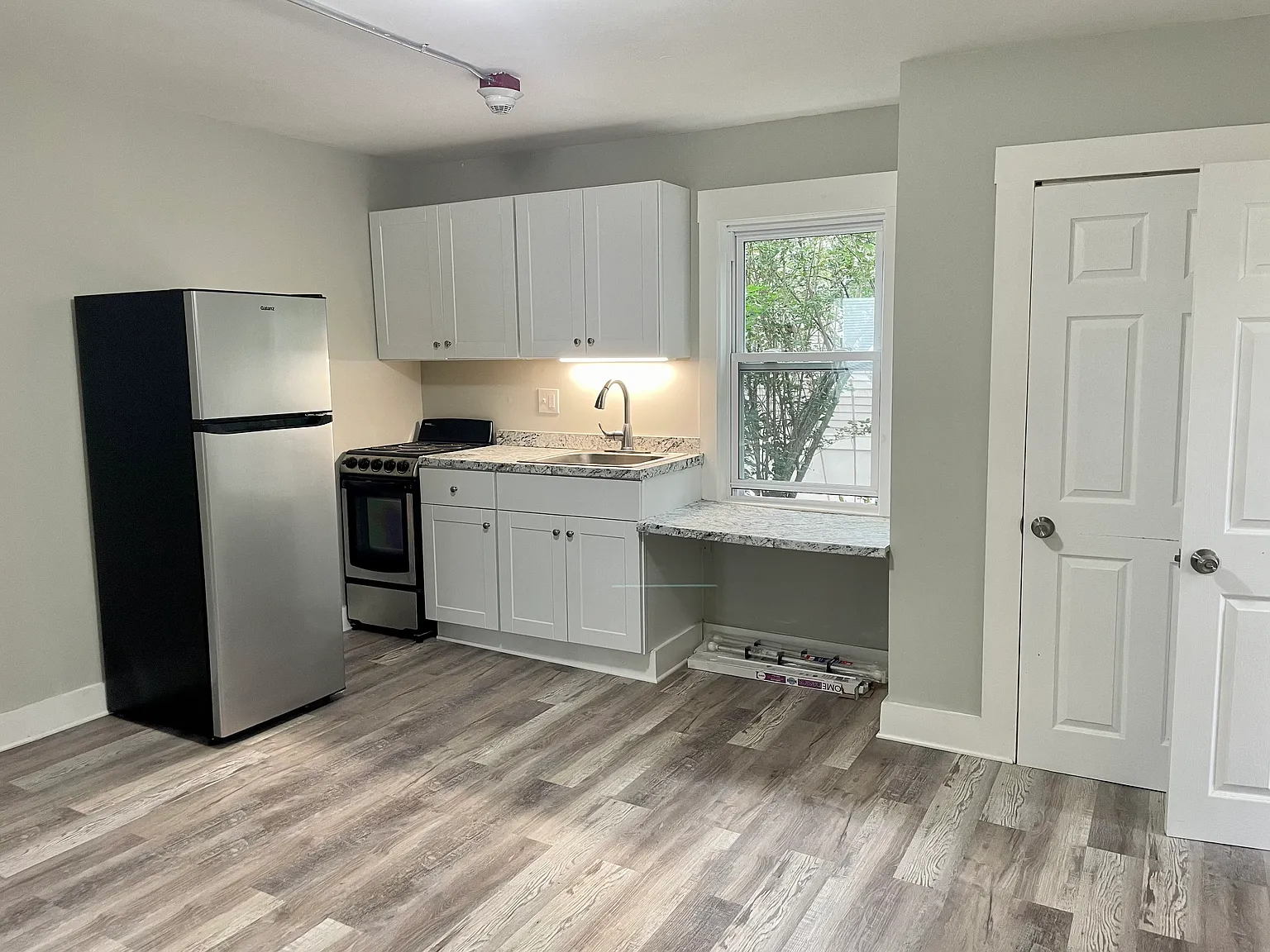 Studio, 400 sqft, $1,300 — Photo 2