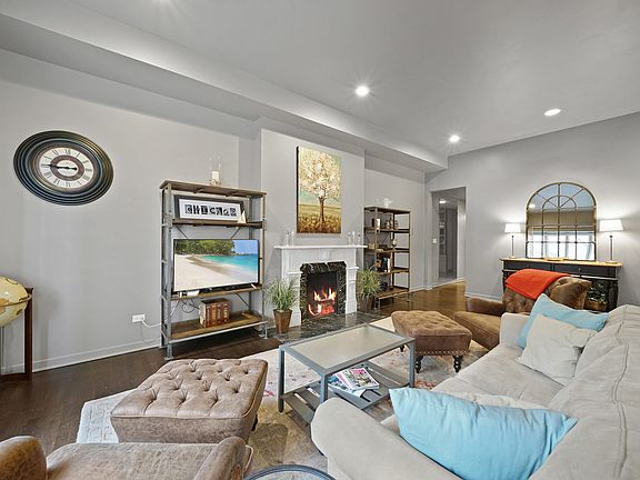 4th image of 80 E Elm St APT 2
