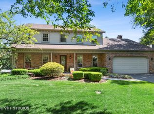 982 Huntleigh Dr, Naperville, IL 60540