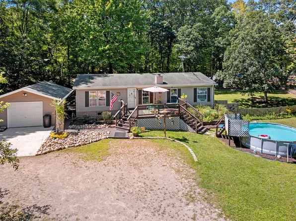 N6501 2nd St, Waupaca, WI 54981